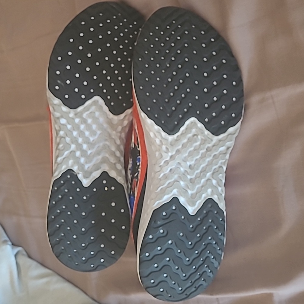 Running shoes - Picture 6 of 8